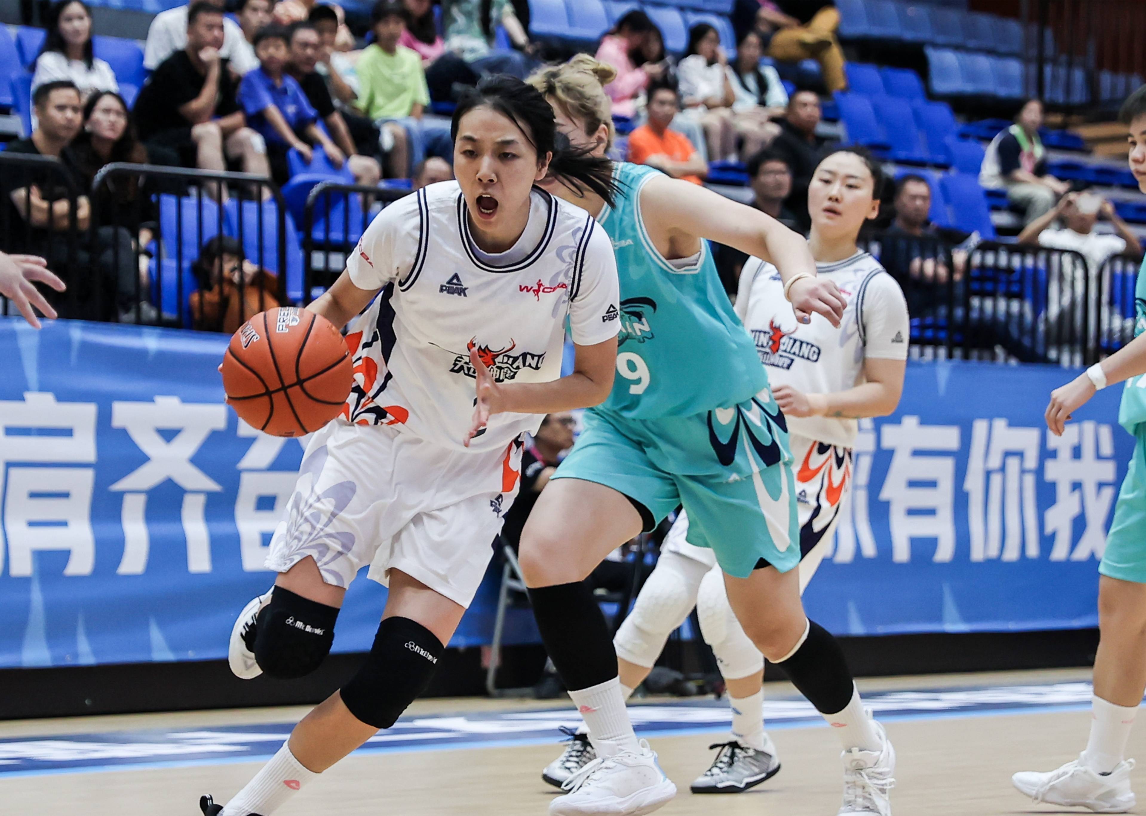 milan.com-央视转播中国篮球季后赛，精彩不断不容错过