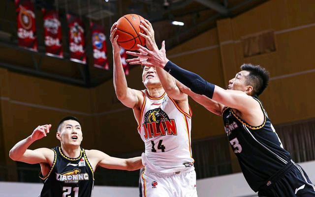 激烈交锋：双方拼尽全力，留下一场经典战役！的简单介绍