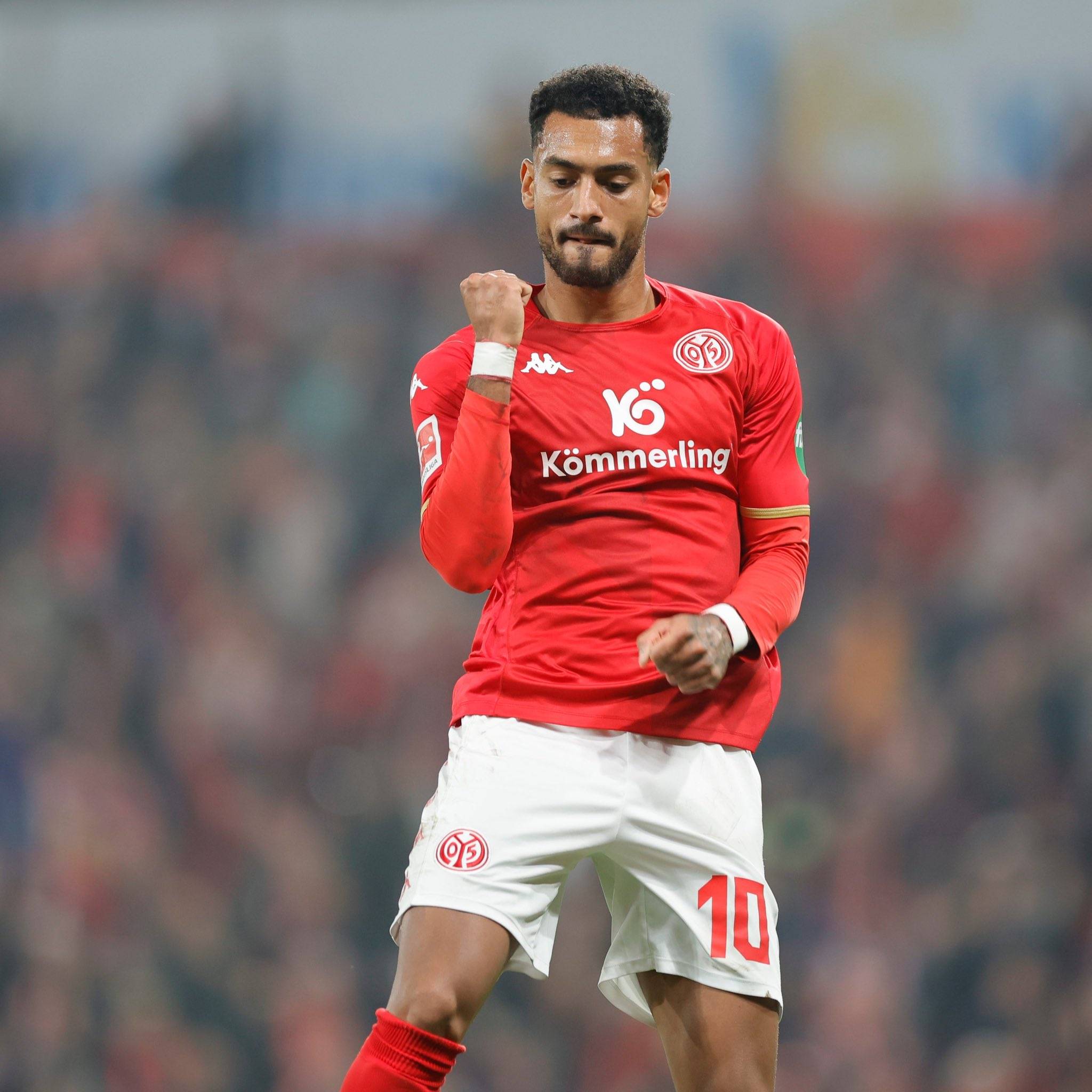 米兰体育APP网页版-德甲激烈角逐，比分3-2，明星前锋梅开二度，控球时间67%，场均成功抢断72%的简单介绍