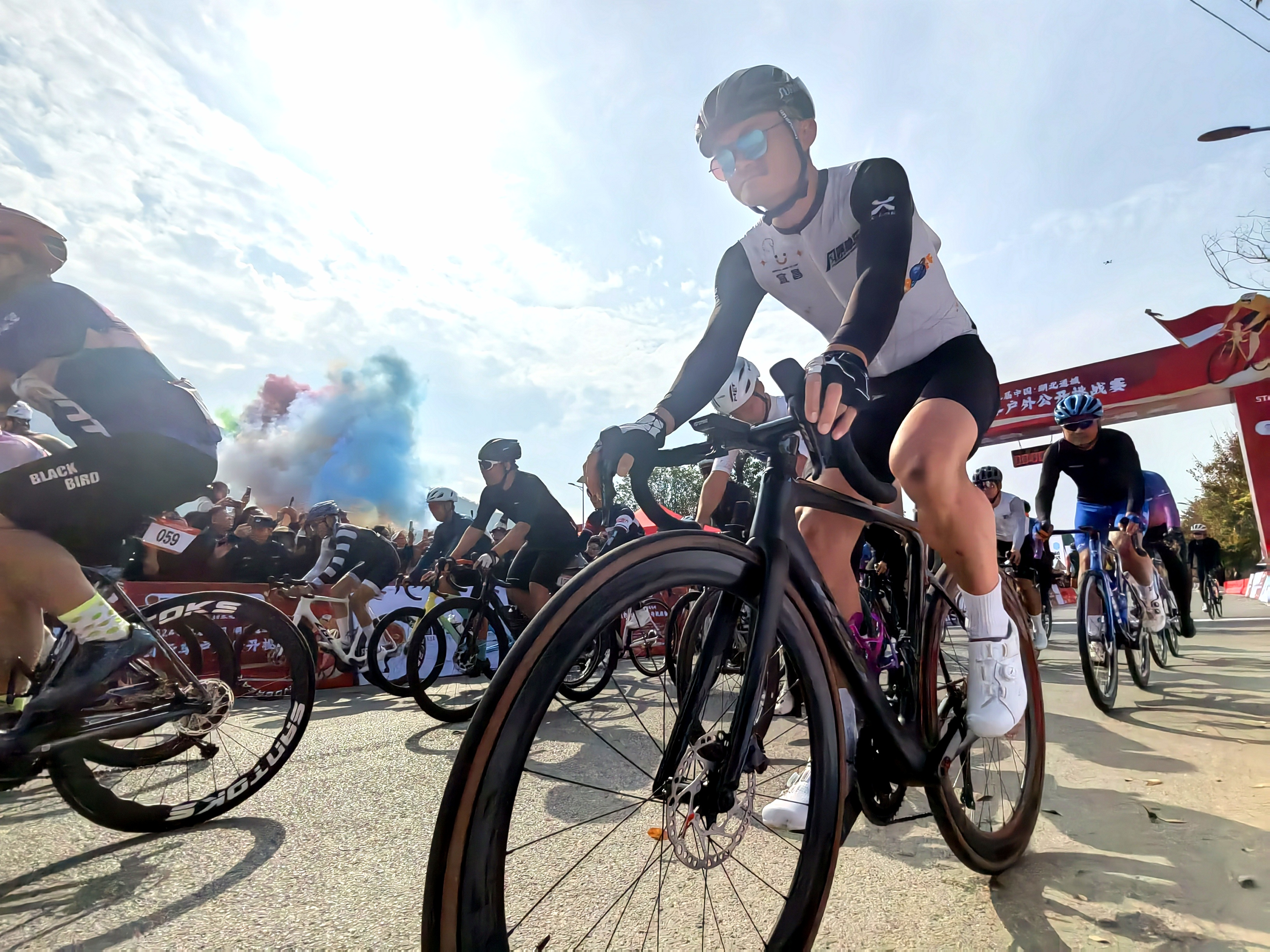 ac米兰-全国自行车多日穿越赛，体验长途骑行的耐力考验的简单介绍