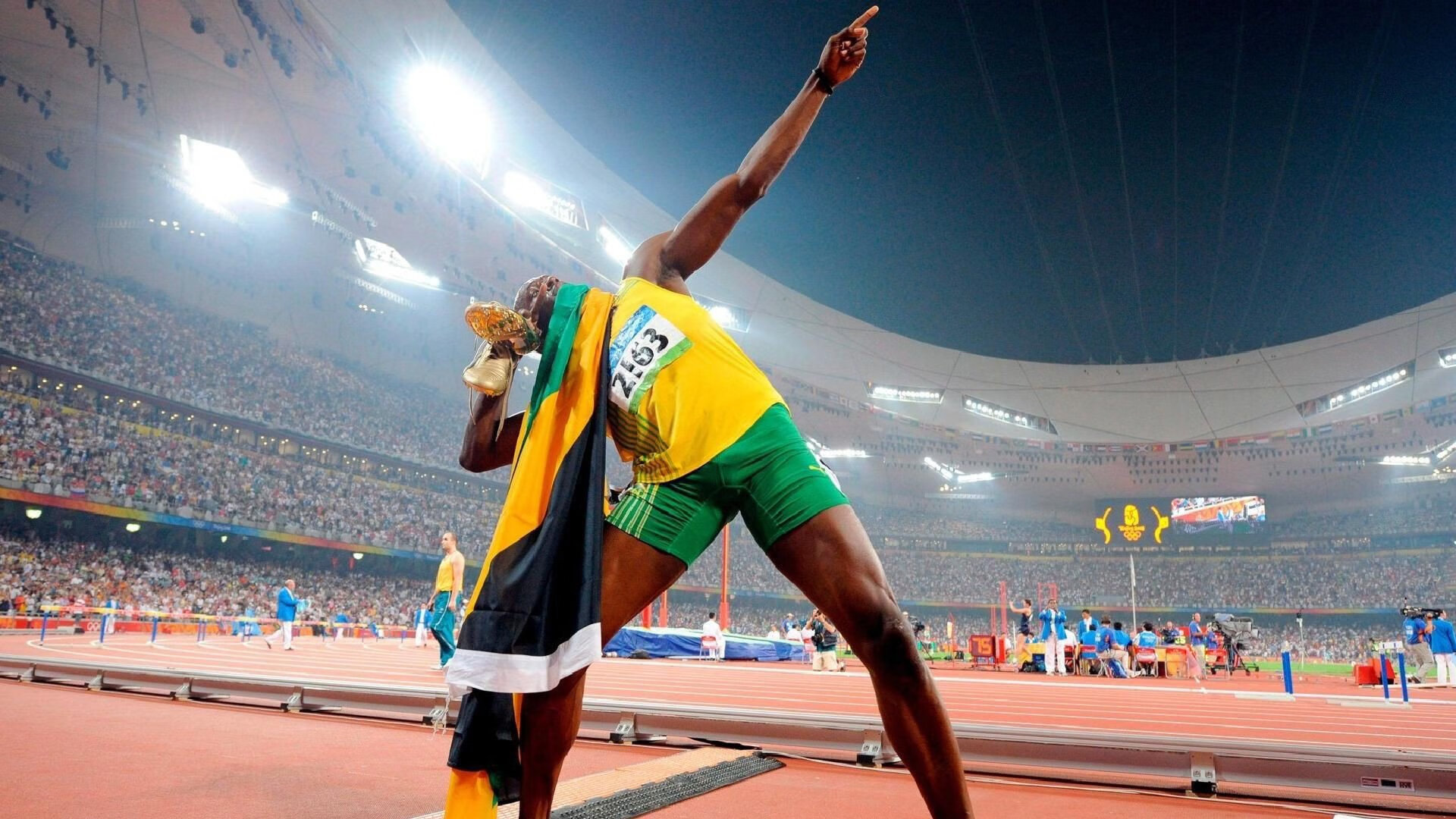 “东安湖赛场：飞扬的风帆与激情的竞技”